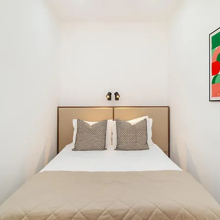 Whome Beco Flores Hideaway In Historic شقة Lisboa